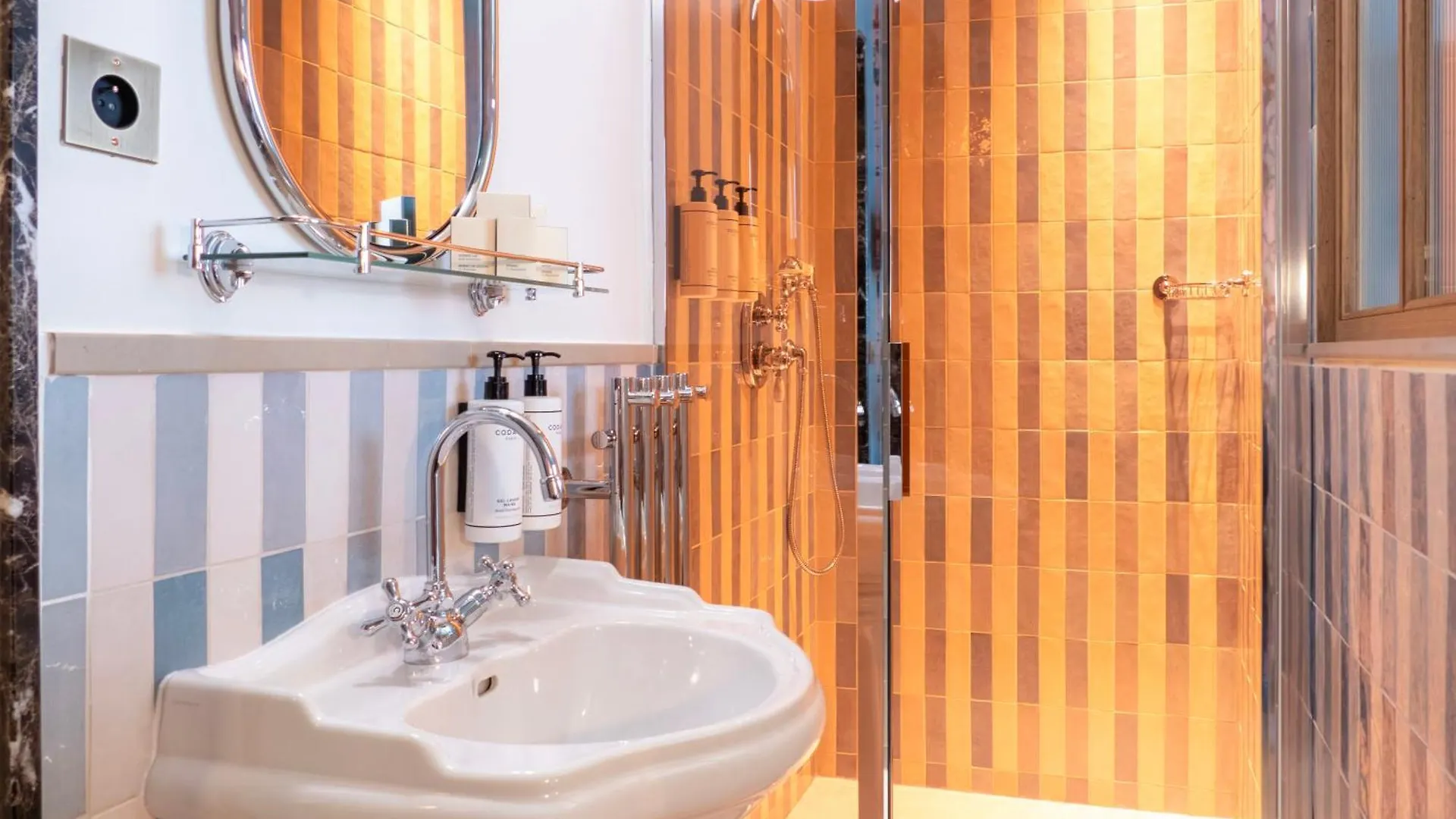 Maison La Boheme Montmartre - & Aparthotel Parigi